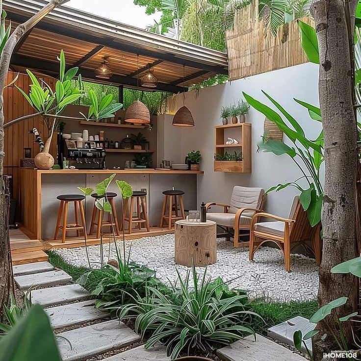 Cafe rustic dengan dekorasi kayu alami dan tanaman hijau di area semi-outdoor.