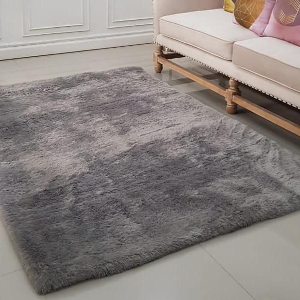 karpet lantai berbahan bulu